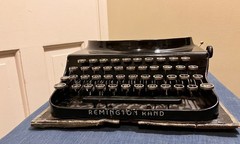 1938 Remington Junior Portable Typewriter~Looks & Performs Great But No Case Top