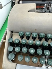Vintage 1950’s Smith-Corona Clipper Portable Typewriter w/ Case Made in Honolulu