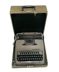 Vintage 1950’s Smith Corona Clipper 321 Typwriter In Hard Case “UNTESTED AS IS”