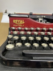 1927 Royal P107370 Portable Typewriter Duotone