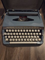Midland Porta-Pal Typewriter Made By Brother Late 60s