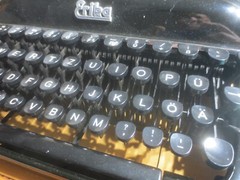 Vintage 1959 Mid Century German Made and Engineered ERIKA Typewriter Model 10