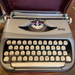 Vtg. Royal Royalite Portable TYPEWRITER in Leather Travel Case Made In Holland