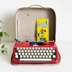 Olympia Splendid 33 Typewriter | 1960s Germany | red | maintained | UPS Express
