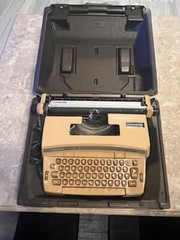 Vintage 1970s Coronet Super 12 Smith- Corona Electric Typewriter