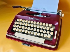 Working Typewriter Maritsa 22 Office Gift 1970s Manual Maroon Typewriter QWERTY
