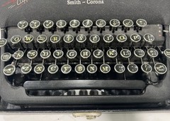 Fabulous Smith Corona Clipper Manual Portable Vintage Typewriter With Case Video