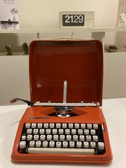 HERMES BABY. POP ART. CURSIVE TYPEWRITER. 1977. SPACE AGE . SPANISH LAYOUT