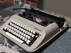 1978 Underwood 319 Produced Spain Vintage Portable For Typewriter Enthusiasts