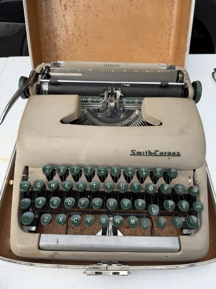 Vintage 1950’s Smith Corona Clipper 321 Typwriter In Hard Case Needs Oiled