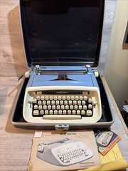 Royal Safari Deluxe Portable Typewriter 1960s (USA) With Case – TESTED – READ!
