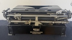 Vintage Royal 1930’s Touch Control Portable Typewriter Glossy Black With Case