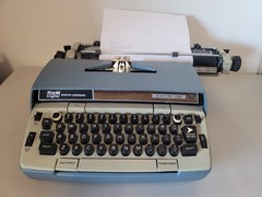 Vintage 1970s: SCM Smith Corona – Electra 220 – Automatic Electric Typewriter