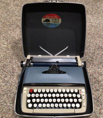 Vintage Smith Corona Galaxie II Portable Typewriter in Black case-works