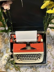 Vintage Retro Orange Royal Safari  Portable Typerwriter With Ink Ribbons