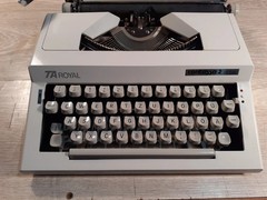 Triumph Adler Contessa 2 Deluxe Vintage Typewriter, QWERTZ , 1971.