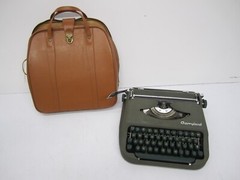 Vtg c1960s Nippo Japan Cherryland Portable Manual Typewriter W/ Zipper Case