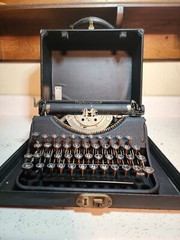 Vtg 1930’s UNDERWOOD PORTABLE TYPEWRITER ELLIOTE FISHER COMPANY W/CASE