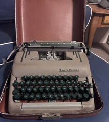 Vintage 1950’s Smith Corona Silent Super Typewriter With Case And Manuals