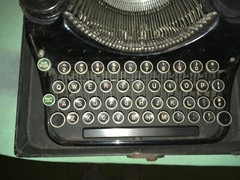 Vintage Underwood Portable Universal Typewriter F Model