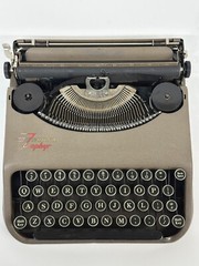 1930s Vintage Smith Corona Zephyr Ultraportable Typewriter Only 3” Tall