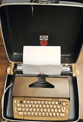 Vintage 1970’s Smith Corona Coronet Automatic 12 Typewriter Case and Key WORKS!