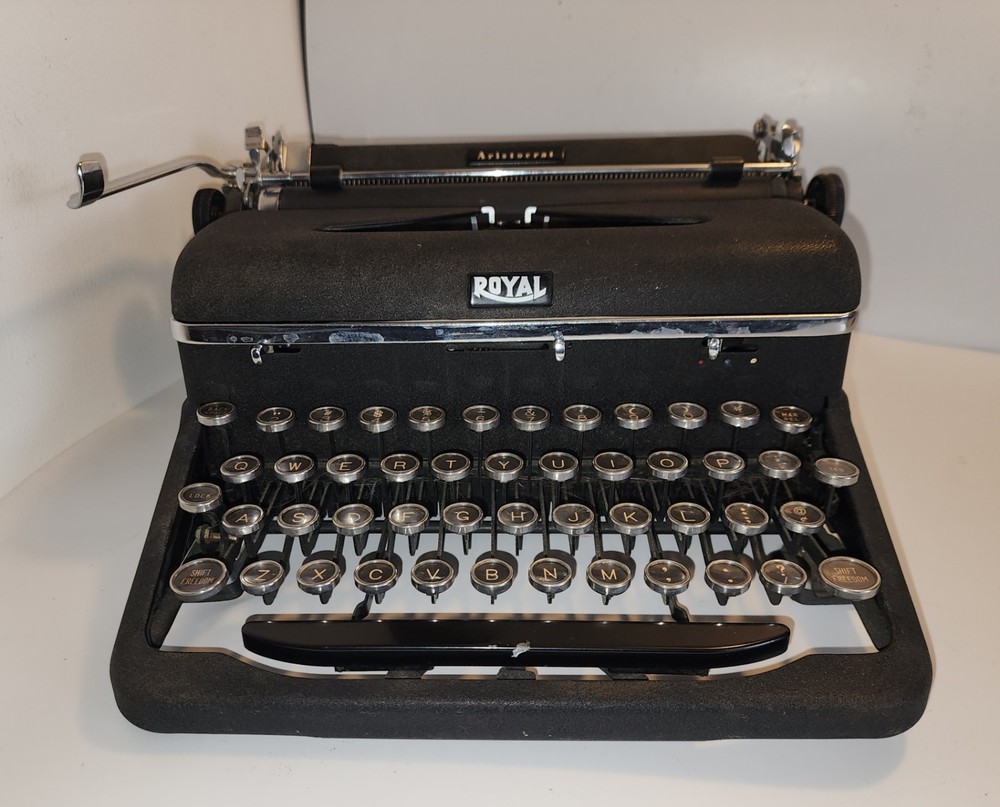 Vintage 1940? Royal Aristocrat Portable Typewriter With Case. No Keys Pre-Owned