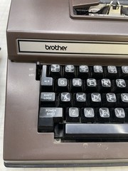 BROTHER ELECTRIC TYPEWRITER MODEL 3800 CORRECT-o-RITER WITH HARD CASE & POWER CO