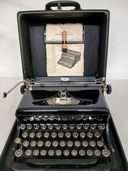 Vintage Royal Model O Portable Manual Typewriter Black Glass Keys – Working