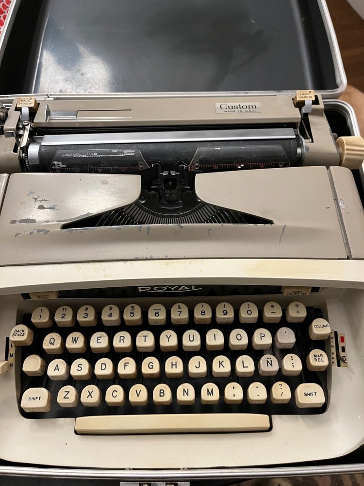 Royal Custom Magic Margin Manual Typewriter Case Tan Beige – SPANISH KEYBOARD