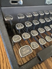1950s Royal Quiet De Luxe Manual Typewriter Gray – Works Perfectly