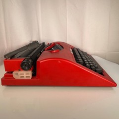 Olivetti 110 Manual Typewriter Red Vintage w/ Carry Case Working Made in Italy