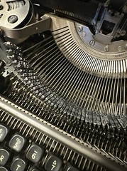 1949 Remington Rand Miracle Tab Typewriter serial # AT19476187 w/Hard Case *READ