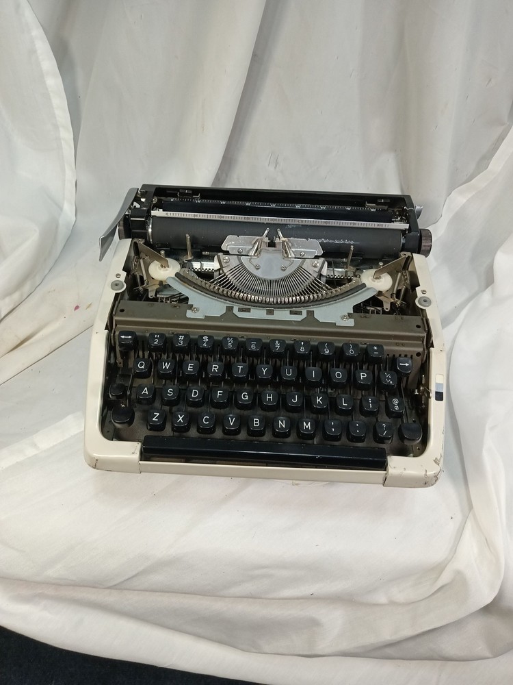 Vintage Sears Roebuck Model 268.52100 Manual Typewriter Made in Japan Tested