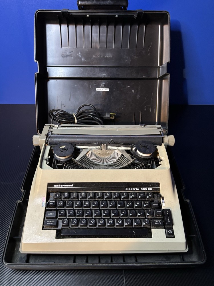 Underwood Electric Typewriter Model 565 CR FOR PARTS OR REPAIR ONLY