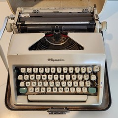 Olympia SM8 Portable Manual Typewriter Germany with Case