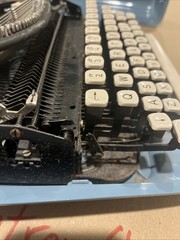 c1970s Blue Teal Remington Streamliner Portable Typewriter / Untested / Damaged