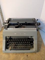 Vintage 1959 Underwood Typemaster Typewriter – WORKS