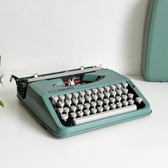 Olivetti Lettera 82 | Typewriter | Working | 1980s | UPS 3-Day to US/CAN