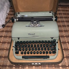 Vintage 1959 Remington Quiet-Rriter Manual Typewriter W/ Carrying Case (TESTED)