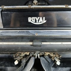 1930’s Royal KHM Working Antique Desktop Typewriter in good condition TD