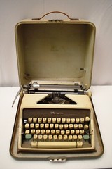 Vintage Olympia Model 8A/8B Portable Typewriter with Case – Rare Collectible