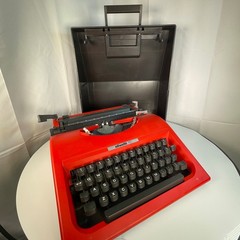 Olivetti 110 Manual Typewriter Red Vintage w/ Carry Case Working Made in Italy