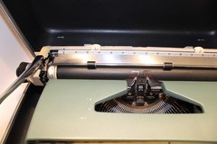 VTG 1966 SMITH CORONA SCM Classic 12 Portable Typewriter