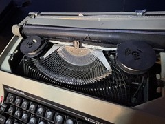 Underwood Electric Typewriter Model 565 CR FOR PARTS OR REPAIR ONLY
