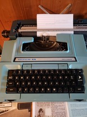 Vintage Smith Corona Coronet XL Electric Typewriter & Manuals,Case Tested Works