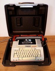 Vintage Smith-Corona Coronamatic 2200 Electric Typewriter w/Case, Grey/Orange