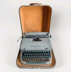 Vtg 1957 Remington Quiet-Riter Manual Typewriter Hard Case Working Condition
