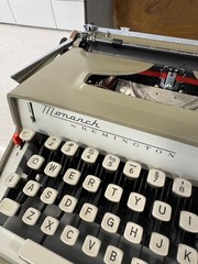 Remington Monarch Portable Typewriter Vintage 1960s two-tone color scheme