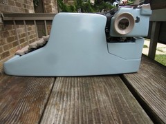 1955 ROYAL QUIET DE LUXE TYPEWRITER IN ANKONY BLUE WITH CASE